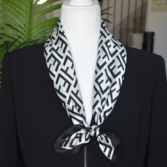 Accessories - Miss Fariyah S/S Black/White 70*70cm Square Scarf